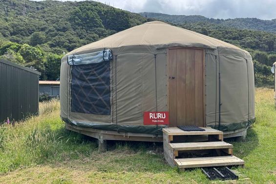 Ruru%20yurt%20horizontal%20outside